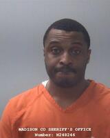 Mugshot of HOLLIS, DEAIRES MONTREA